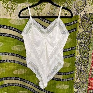 FINAL OFFER Vintage Ashley Taylor Ivory Lace Bodysuit Size Medium